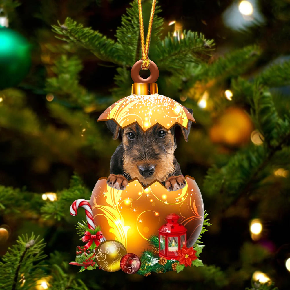 Airedale Terrier In Kerst Gouden Ei Ornament