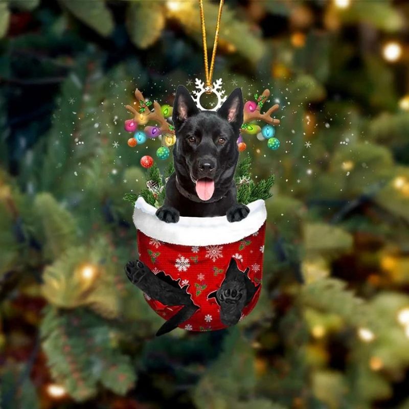 Karelian Bear Hond In Sneeuw Zak Ornament