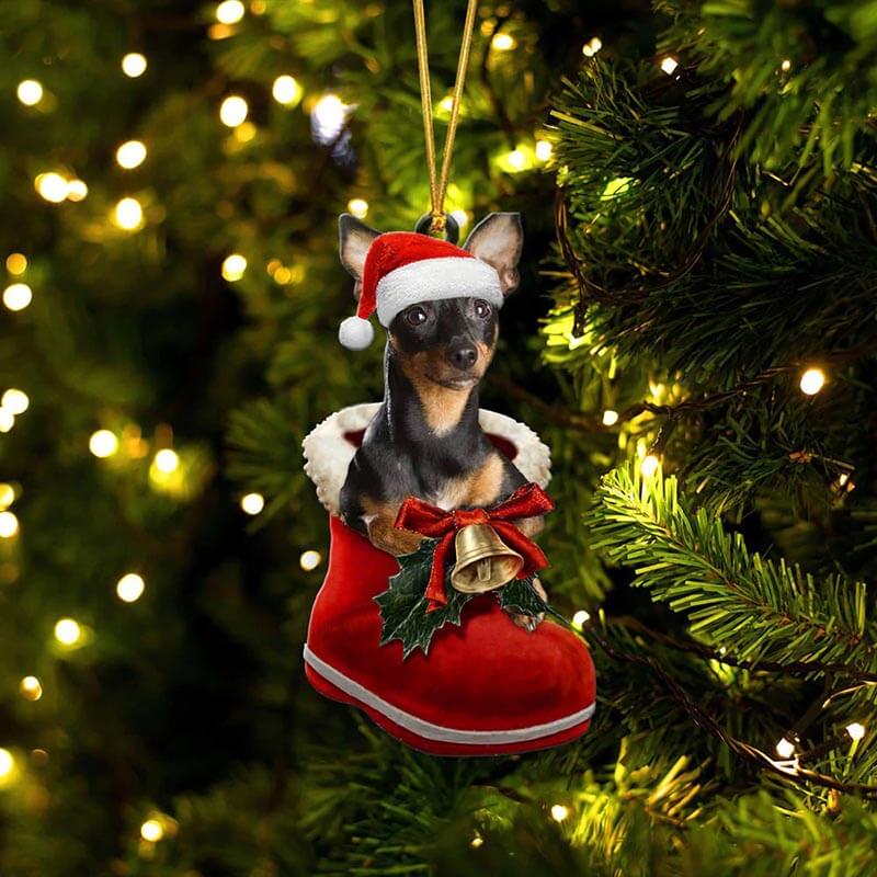 Miniature Pinscher in Kerstschoen Ornament