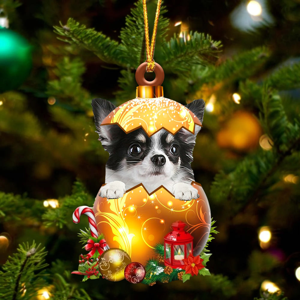 Long haired Wit Chihuahua In Kerst Gouden Ei Ornament