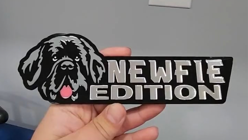 Newfoundland Dog Auto Badge Autoembleem