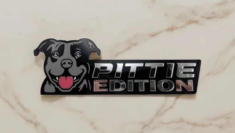 Lachende Pitbull Auto Badge Autoembleem