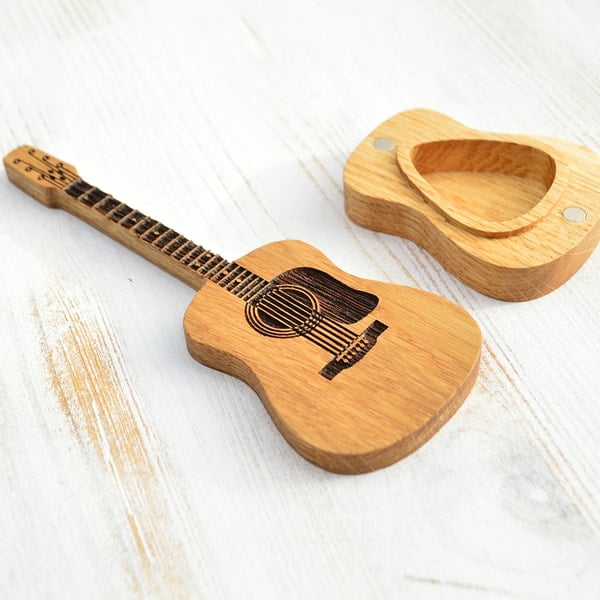 🔥Zomer uitverkoop!🔥 Handgemaakte Houten Plectrumdoos voor Gitaar met Standaard